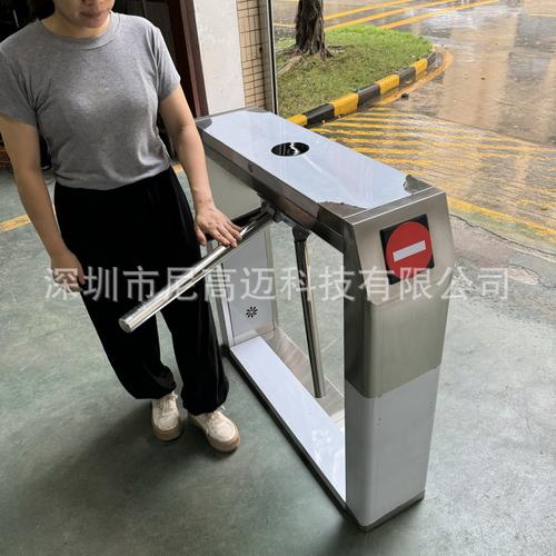 智能门禁新突破 西安饲料工厂启用单向半高三辊闸与人脸识别健身房系统